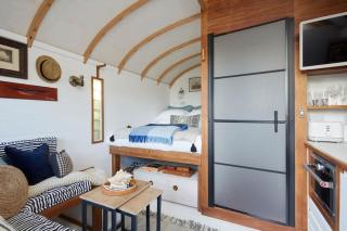 The Cabana - a romantic seaside getaway and garden - Ryde - 6