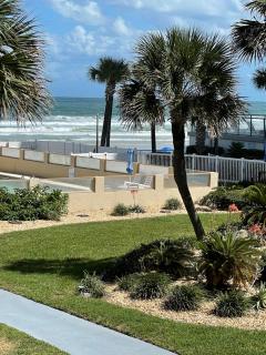 Ocean Views Retreat . Enjoy the Ocean View from your balcony - Daytona Beach - 5