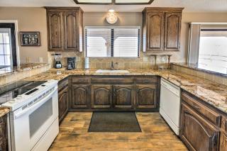 Bullhead City Home with Private Pool, Hot Tub and View - Bullhead City - 3