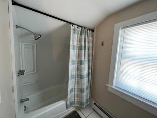 Spacious 5 BR Home w/ Hot Tub - North East - 1