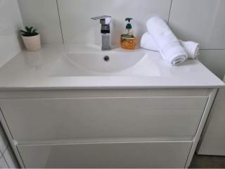 Portland sea spa retreat with King bed Free Arcade sleeps 9 - Portland - 4