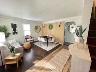 New! Cozy 4-bedroom w/ free parking. Dogs welcome! - 9