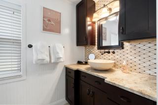 Your Home Away From Home 3Br 2Bth House with EV PLUG IN on site & Only 8 min to downtown - 4