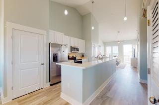 Sun & Fun, Unit 302 - 3