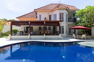Palm Villa A Paradise for Families and Friends in Sanur - Sanur - 9