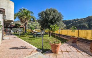 Awesome Home In Melito Di Porto Salvo - Melito di Porto Salvo - 2