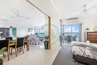 ZEN BY THE WATER - Darwin's Premier Ocean View Family Retreat - 1
