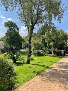 Entire Villa in Secured Estate near Menlyn Maine - Pretoria - 6