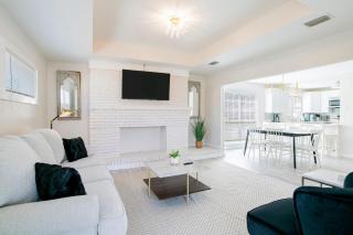 House in Mobile Newly Renovated! Quiet & Centrally Located! - Mobile - 0