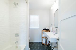 House in Mobile Newly Renovated! Quiet & Centrally Located! - Mobile - 3