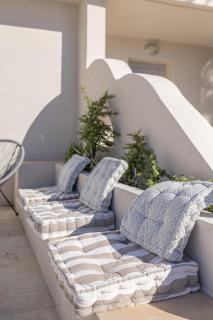 Blue Canvas - Perissa - 4