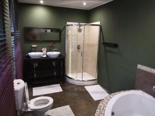 Bono Luxury Guesthouse - Rustenburg - 3