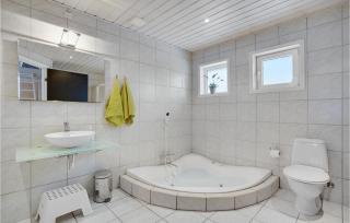 Four-Bedroom Holiday Home In Tarm - Tarm - 3