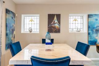 Pretty Blue Bungalow - 3