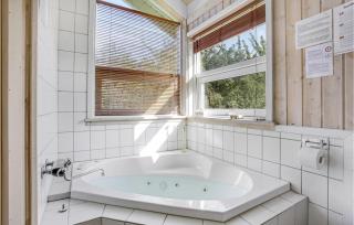 Three-Bedroom Holiday Home In Allinge - Allinge - 2