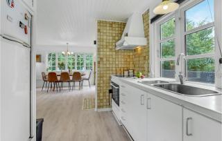 2 Bedroom Cozy Home In Væggerløse - 4