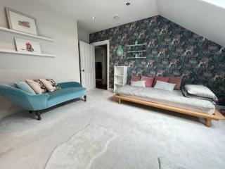 3-Bed Bonny Flat - West End City Centre - 7