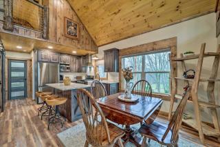 Fire Pit and Grill Modern Beech Mountain Cabin! - Beech Mountain - 4