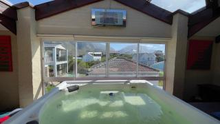 Jacuzzi Getaway - Bettyʼs Bay - 8