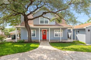 Zen Austin Home with a Cozy Tree House - Austin - 0