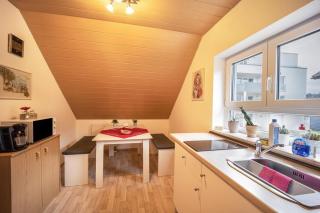 Ferienwohnung im Grünen, 10 km RV, 30 km Bodensee, Küche Bad Balkon - Mochenwangen - 4