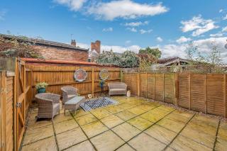 10 St Edmundsbury Mews - 3