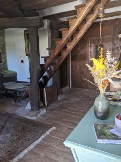 Country old stone house immerse in nature - 2