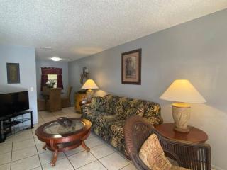 Professor Rousseau's Palm Paradise - 0