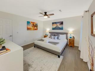 5 Min to Beach—King Beds - 9