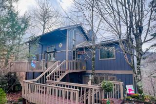 Near Hiking Trails Beech Mountain Home with Deck! - Beech Mountain - 0