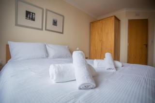 Cosy 2 bed flat near train station Basingstoke with FREE Parking! - Basingstoke - 0