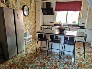 Large Bedroom in Boutique Style Farmhouse B&B with Pool - Il-Pergla - 3
