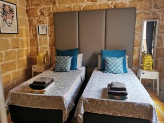 Large Bedroom in Boutique Style Farmhouse B&B with Pool - 9