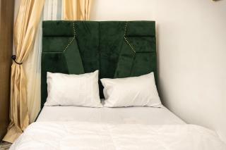 Discover 8-Bedrooms Lakeside Apartment Living Free Starlink SuperFast Speed WiFi And Well Secured - 6