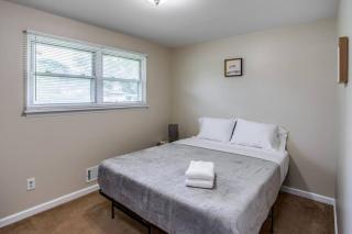 {Quiet Suburban Ranch Hot Tub} Mins Arpt/RIT/DWNT - Rochester - 7