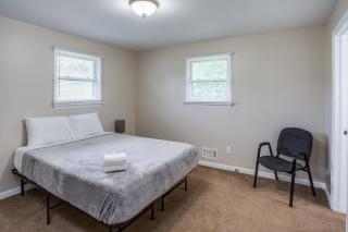 {Quiet Suburban Ranch Hot Tub} Mins Arpt/RIT/DWNT - Rochester - 4