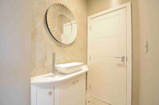 Luxury London Garden Flat - 6