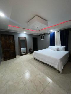 Sunset Bay House - Six Huts - 9