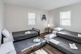 Modern & Quiet Suburban Ranch Mins to Dtwn/Stores - - 5