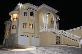 A Luxurious 4-Bedroom Private Villa with Games Room, Theatre & Modern Art - Montego Bay - 0