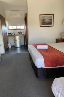SHEPPARTON MOTOR INN Tudor House Motel - 4