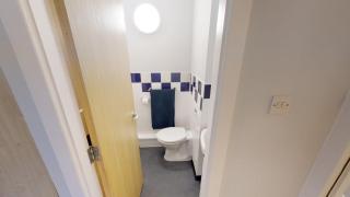Ensuite Bedrooms at Great Newton House in Liverpool - Liverpool - 4