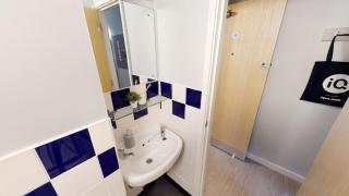 Ensuite Bedrooms at Great Newton House in Liverpool - Liverpool - 5