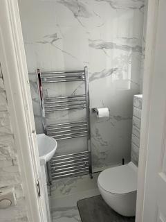 MOYDOM Cosy Apt sleeps 4 with self breakfast & carpark - Redbridge - 2