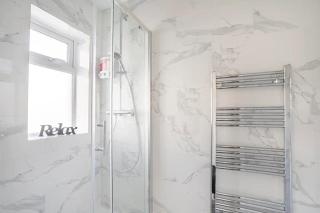 MOYDOM Cosy Apt sleeps 4 with self breakfast & carpark - Redbridge - 1