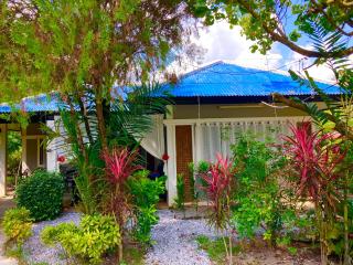 The Family Ozone Pool Houseบ้านพักตากอากาศส่วนตัวกว้างๆแฟมิลี่โอโซนพลูเฮ้าส์3ห้องนอนหลักและ1ห้องเสริมเตียง2ชั้น3ห้องนำ้1ห้องครัวรองรับ8-12ท่านเสริมได้5เป็น17ท่าน By The Mountain Ozoneบ้านโอโซนขุนเขาแก่งกระจาน - Ban Song Phi Nong - 0