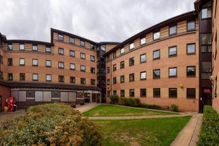 Ensuite Bedrooms with Shared Kitchen at Weston Hall in Manchester - Manchester - 3