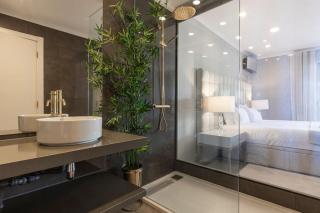 Seaview Luxury Apartment - 8