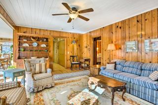 Dog-Friendly Hendersonville Cabin Deck and Views - Hendersonville - 6