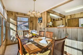 Dog-Friendly Hendersonville Cabin Deck and Views - Hendersonville - 1